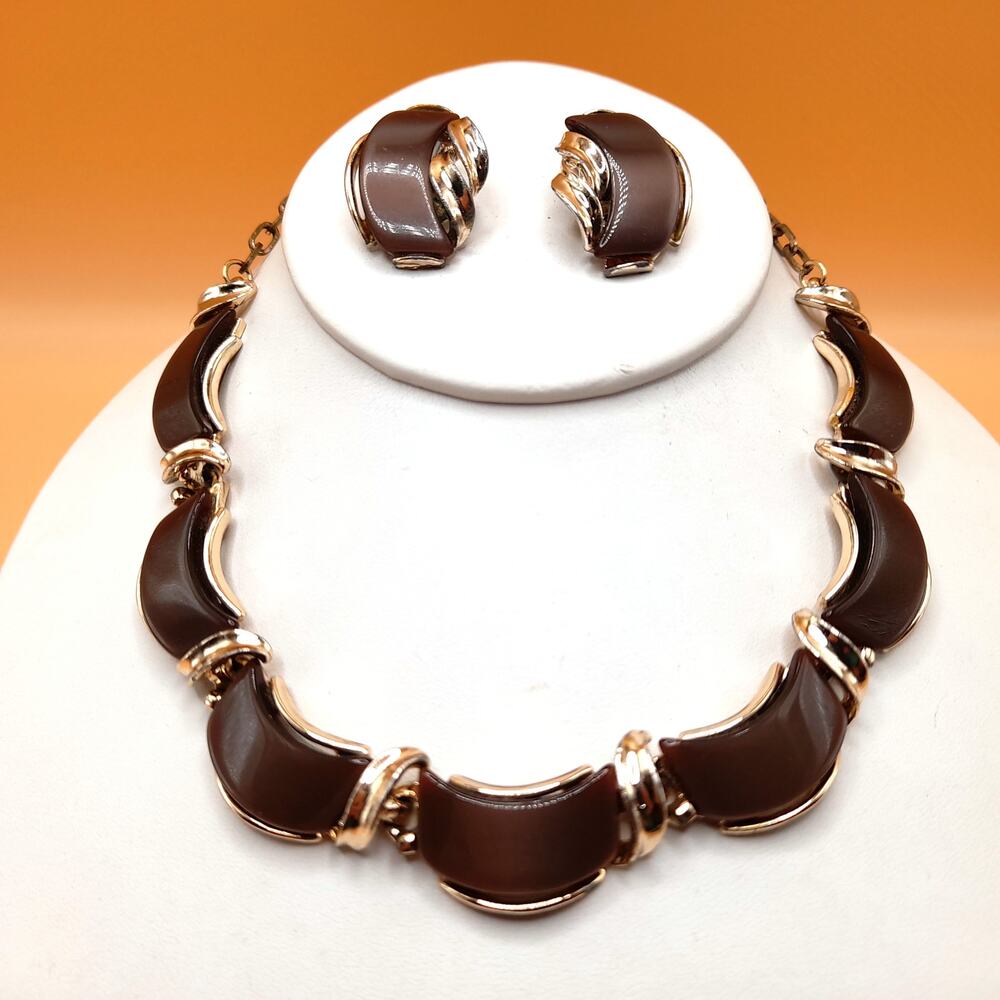 Vintage 1950s Brown Lucite Necklace Earrings Set Gold Tone Clip On Retro